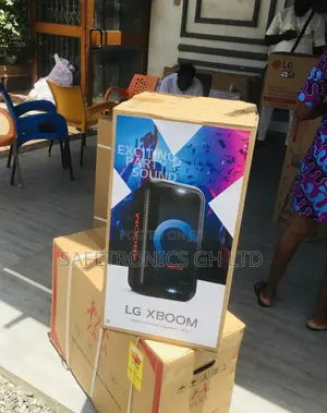 Black LG Xl5s Wireless Bluetooth Electric Speaker