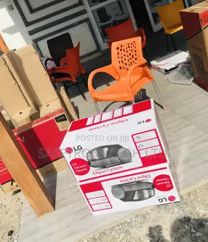 LG Black/Red Vacuum Cleaner 20 Liters Vc5420nntr