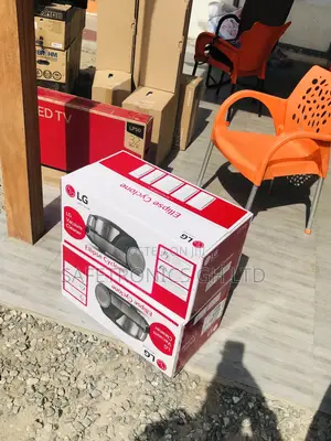 Reliable LG Black/Red Vacuum Cleaner 20 Liters