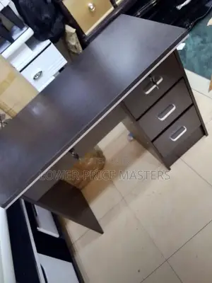 Quality and Modern Office Table (Desk)