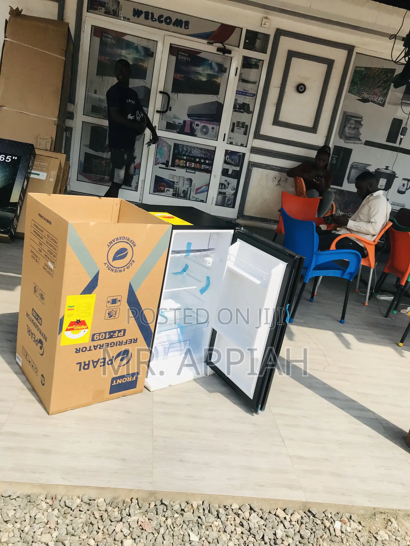 Shop Quality Pearl Single Door Table Top Electric Fridge.