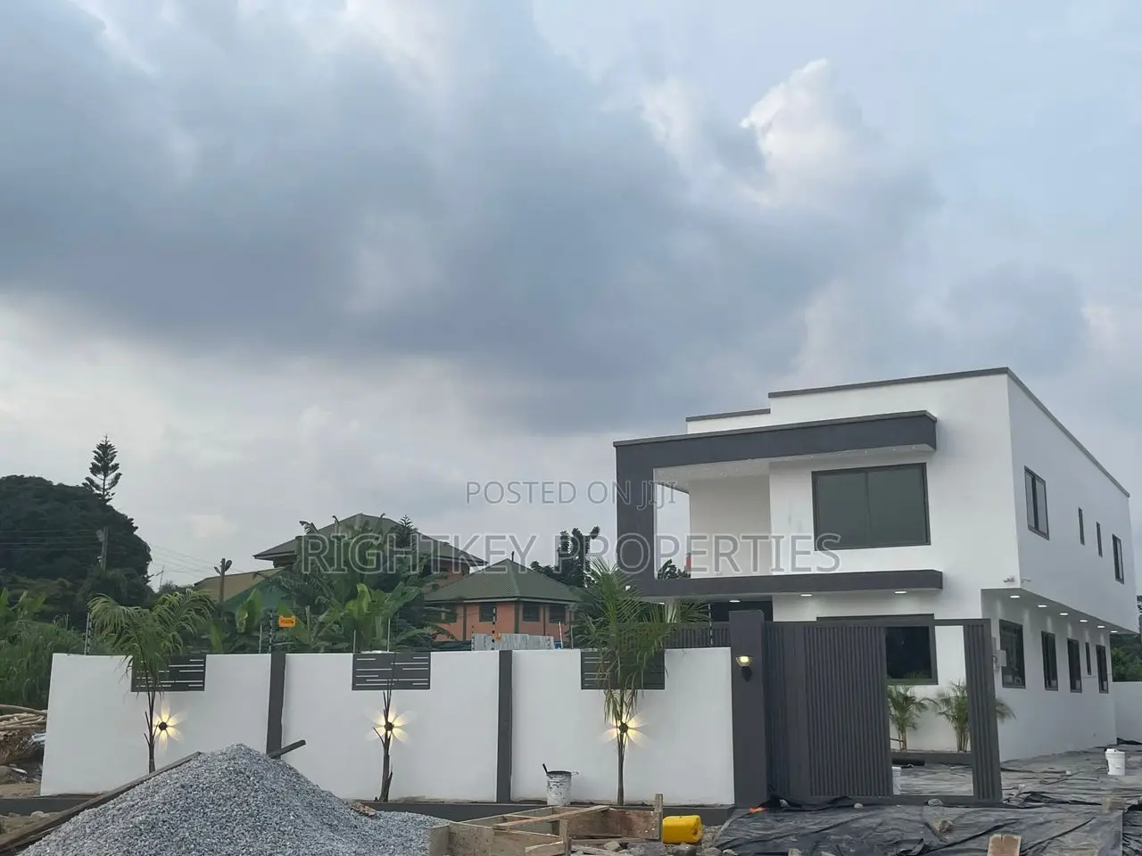 4bdrm Townhouse/Terrace in Rightkey, Kumasi Metropolitan for sale