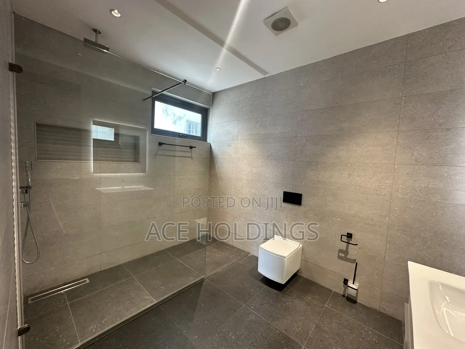 5bdrm Mansion in Trasacco, East Legon for sale