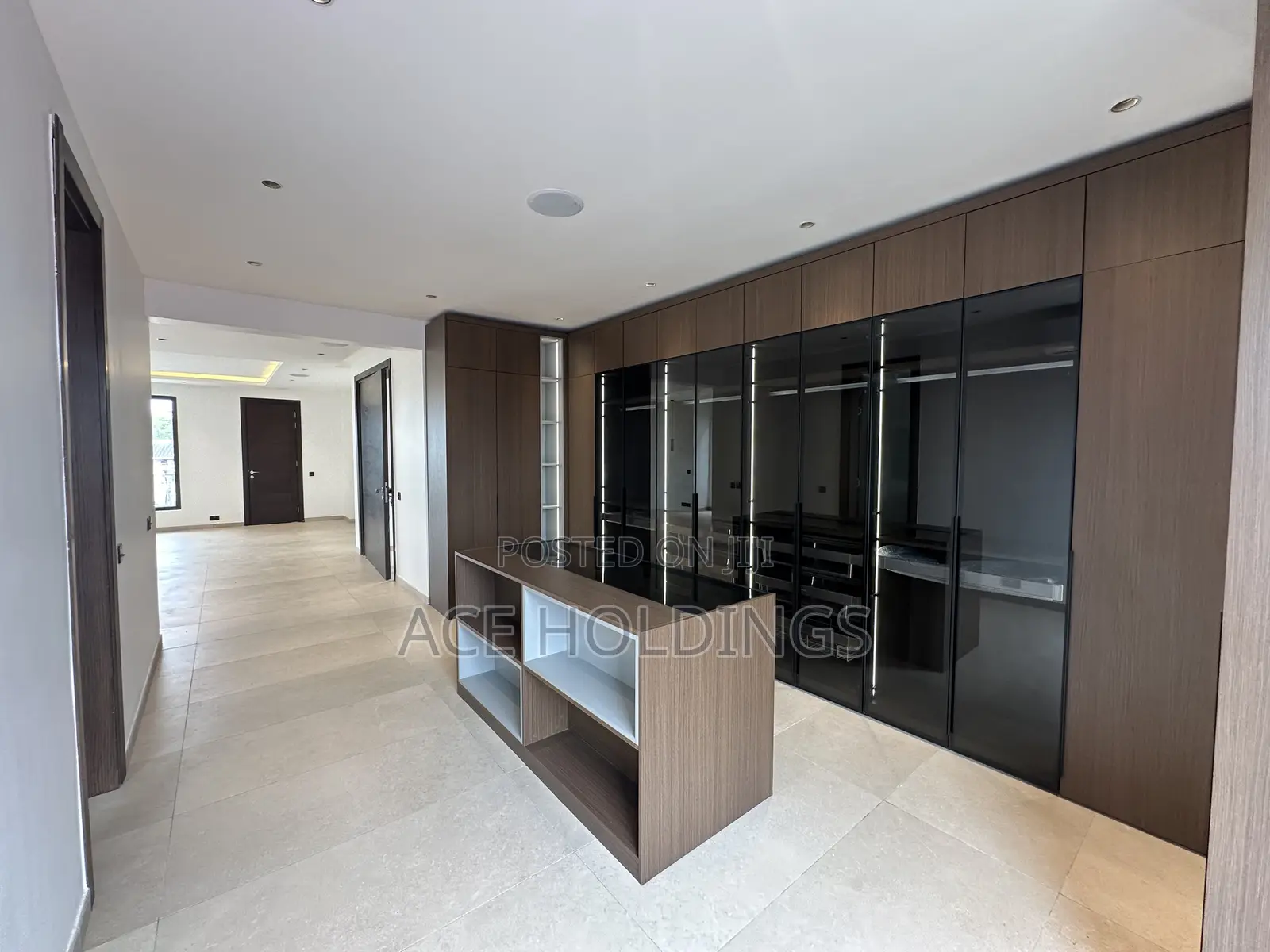 5bdrm Mansion in Trasacco, East Legon for sale