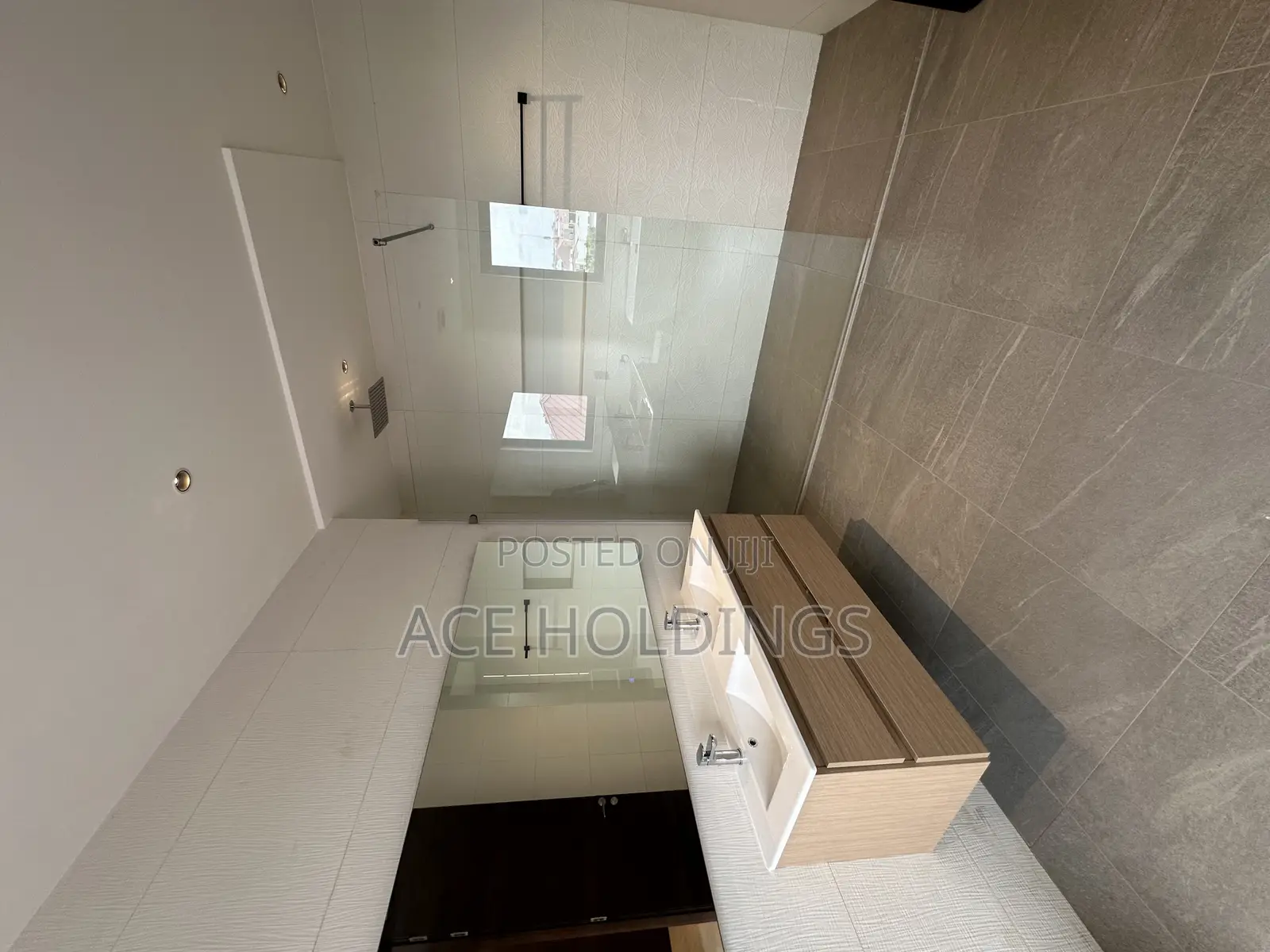 5bdrm Mansion in Trasacco, East Legon for sale