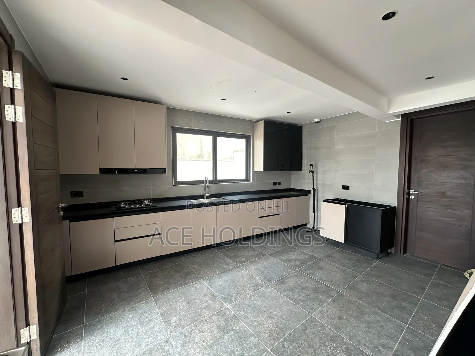 5bdrm Mansion in Trasacco, East Legon for sale