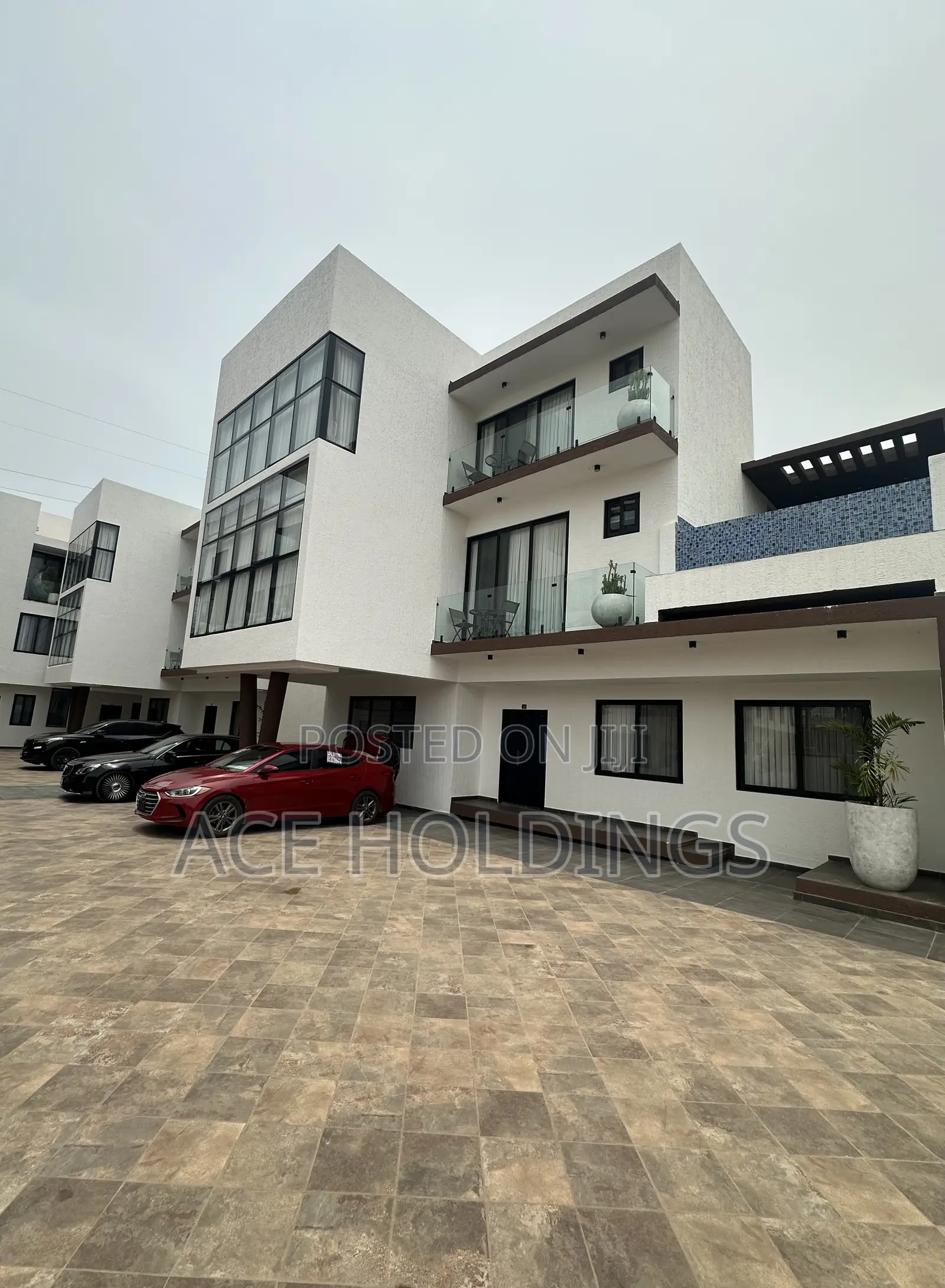 Furnished 4bdrm Townhouse / Terrace in Adjiringanor, East Legon