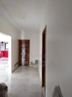 Strategic Located Building Suitable for Hospital C1 Tema