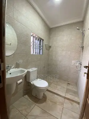 Strategic Located Building Suitable for Hospital C1 Tema