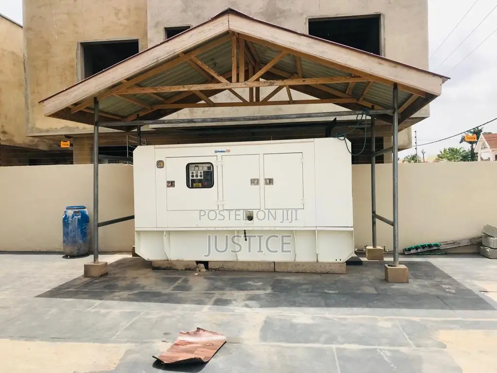 Strategic Located Building Suitable for Hospital C1 Tema