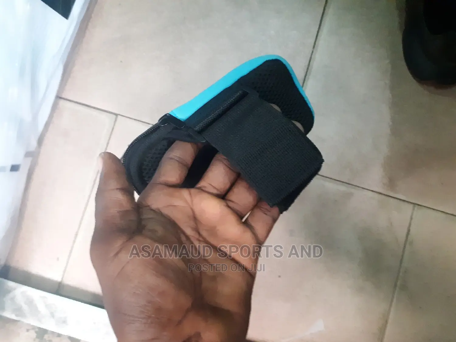 Original Fone Holder For Jogging At Cool Price