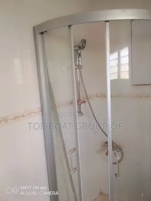 5bdrm House in Top Boat Estate, Kumasi Metropolitan for sale