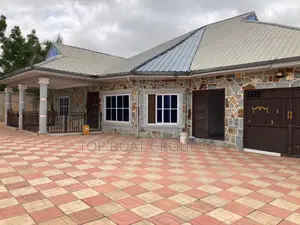 5bdrm House in Top Boat Estate, Kumasi Metropolitan for sale