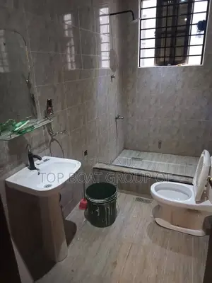 5bdrm House in Top Boat Estate, Kumasi Metropolitan for sale