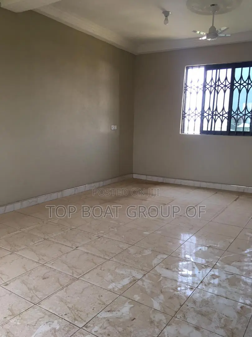 5bdrm House in Top Boat Estate, Kumasi Metropolitan for sale