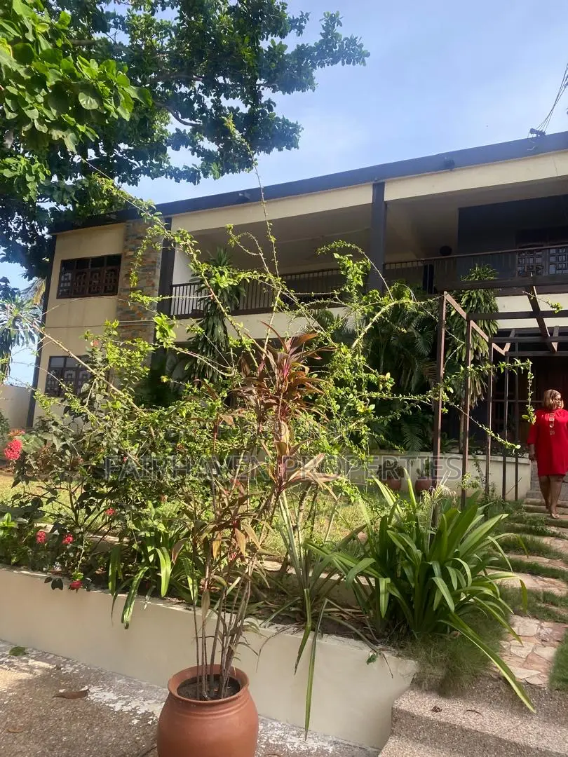 6bdrm House in Cantonment, Cantonments for rent