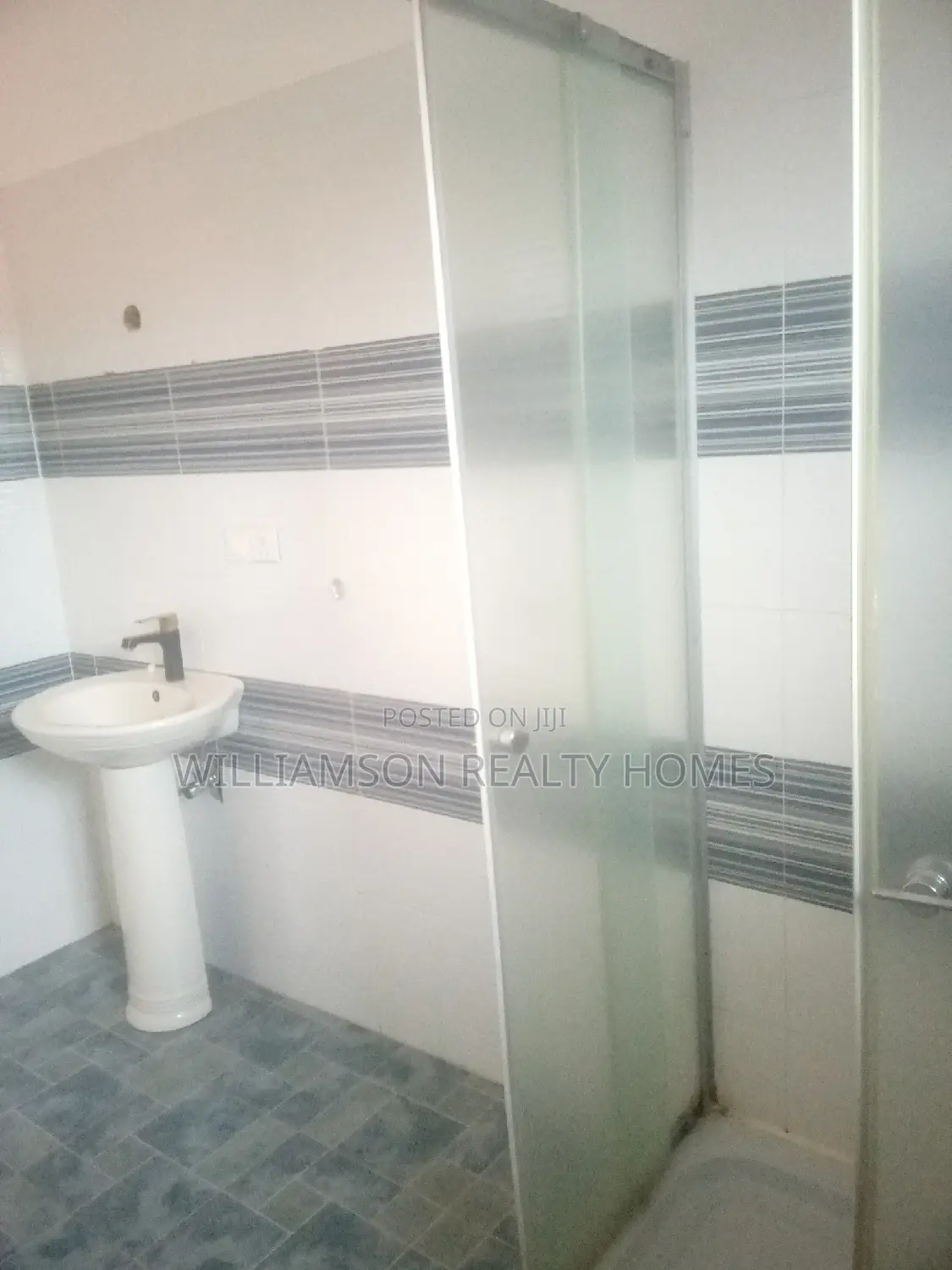 3bdrm Apartment in Community 20 Estate, Spintex for rent