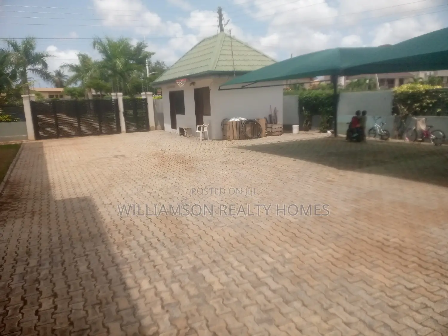 3bdrm Apartment in Community 20 Estate, Spintex for rent