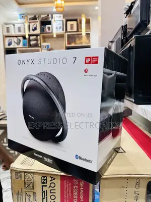 Nice Black Color Onyx 7 Bluetooth Speaker
