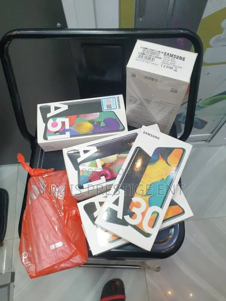 New Samsung Galaxy A71 5G 128 GB Black