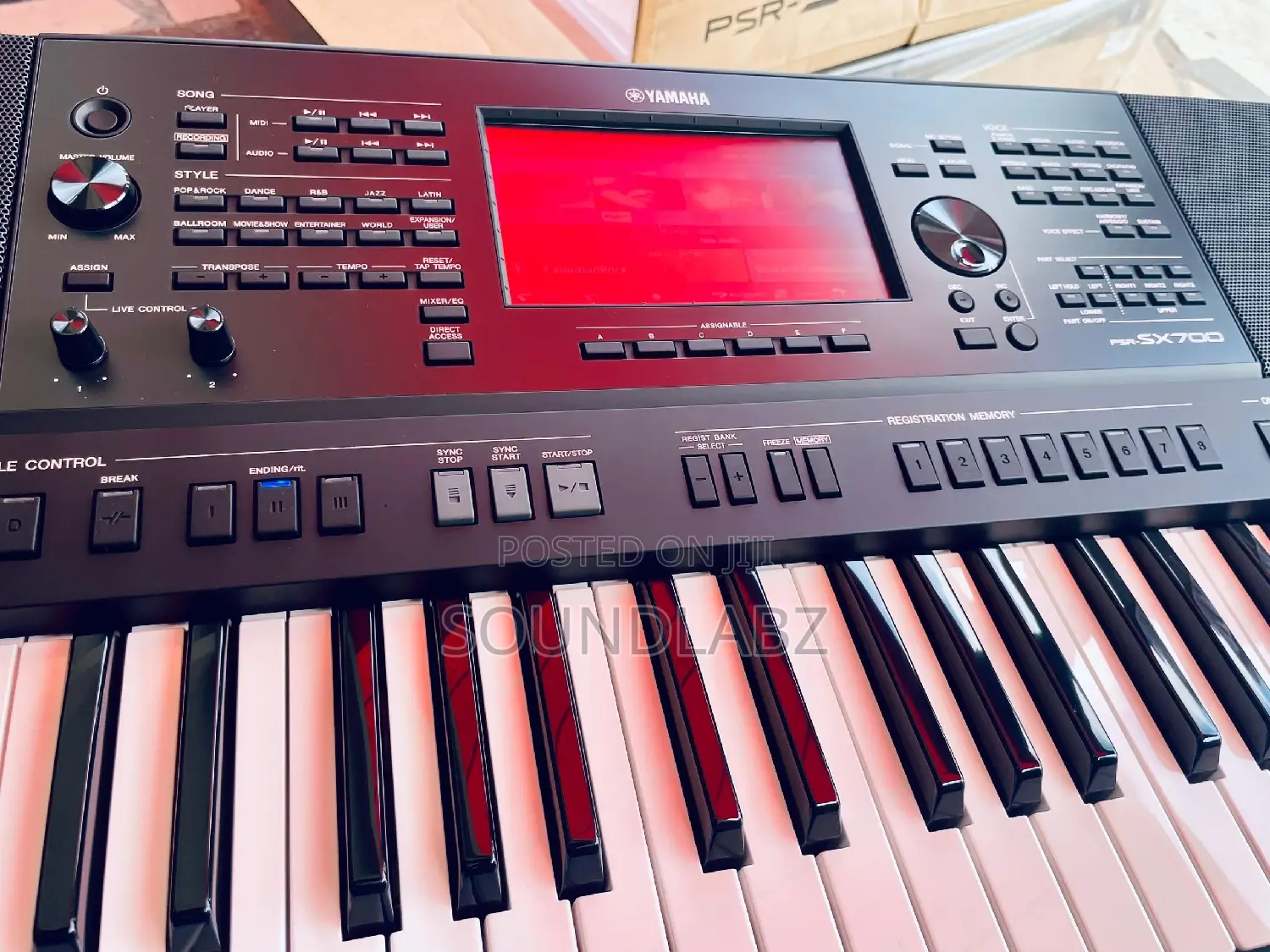 Yamaha PSR-Sx700 61-Key Mid-Level Arranger Keyboard