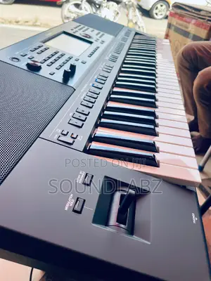 Yamaha PSR-Sx700 61-Key Mid-Level Arranger Keyboard