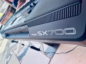 Yamaha PSR-Sx700 61-Key Mid-Level Arranger Keyboard