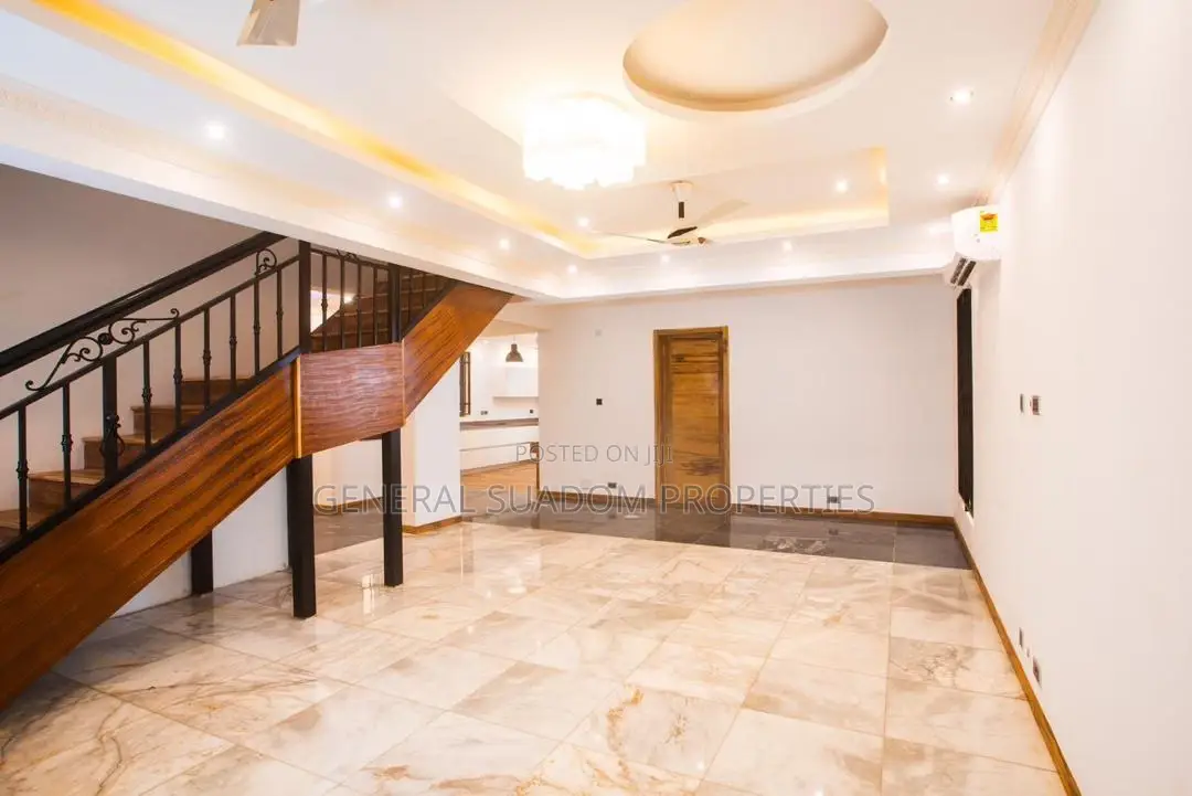 4bdrm Duplex in Suadom Properties, Baatsona Total for rent