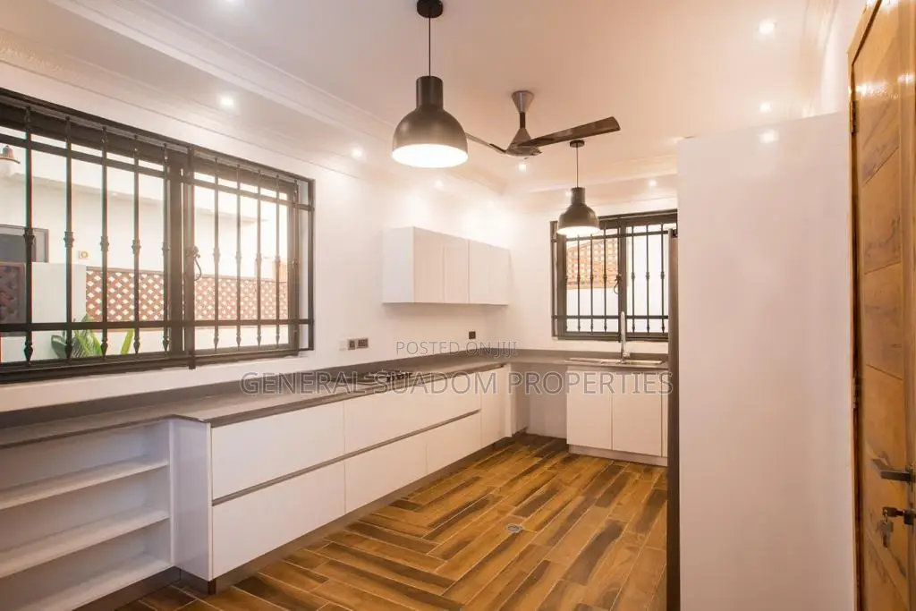 4bdrm Duplex in Suadom Properties, Baatsona Total for rent