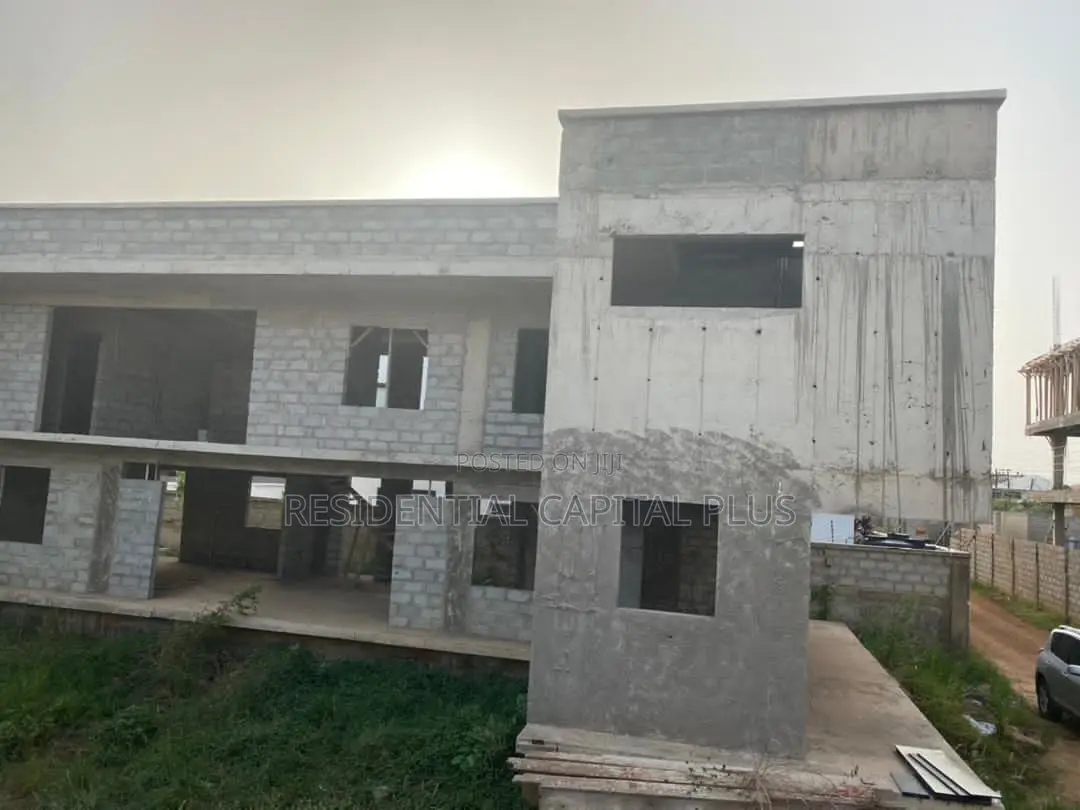 4bdrm House in Adjiringanor, Bawaleshie for sale