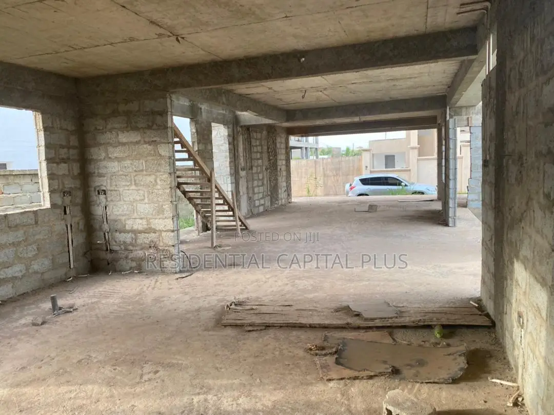 4bdrm House in Adjiringanor, Bawaleshie for sale