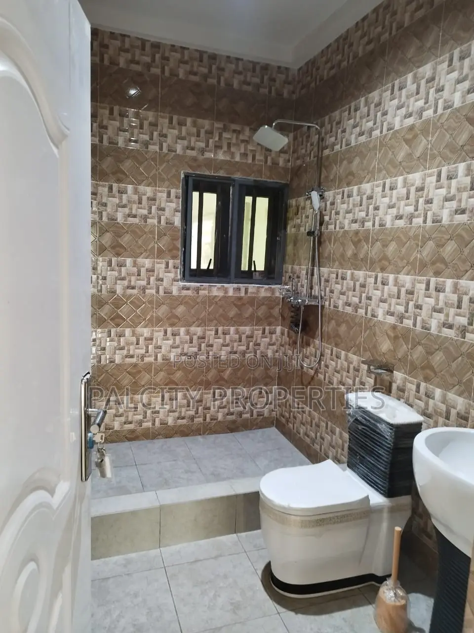 4bdrm House in Patasi Agric, Kumasi Metropolitan for sale