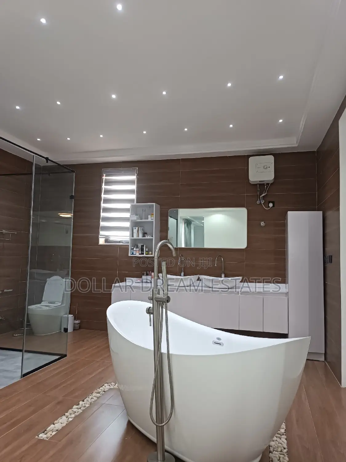 6bdrm House in East Legon for sale