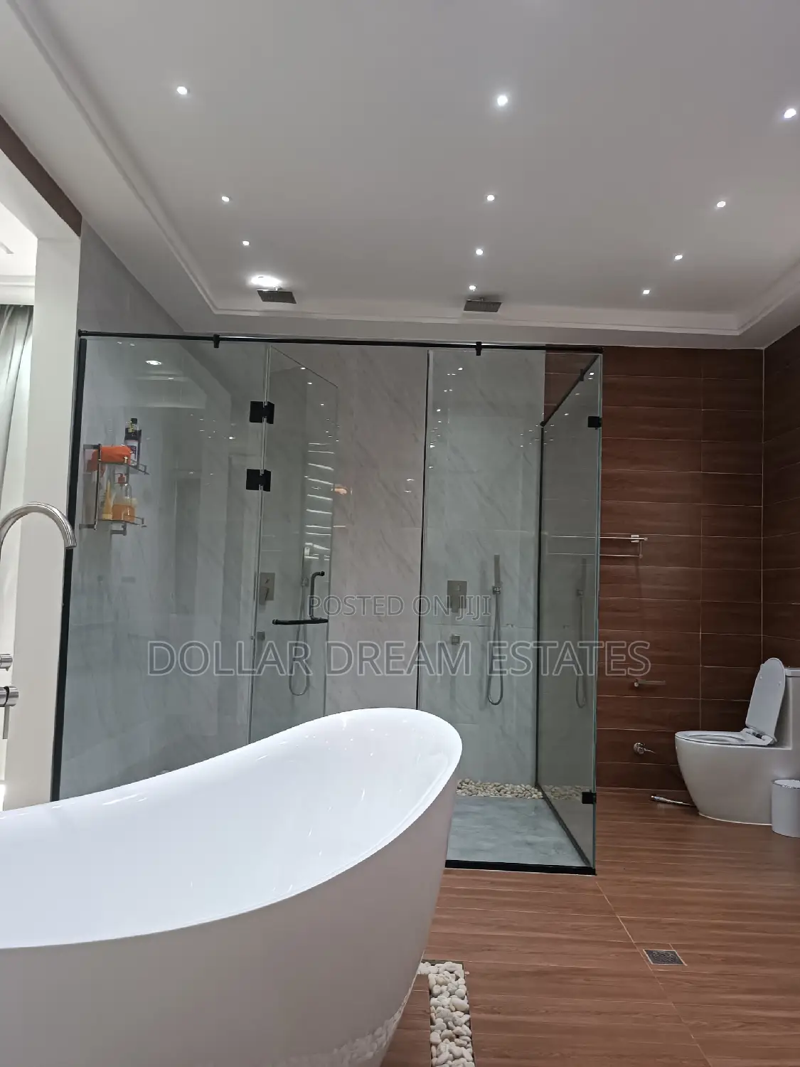 6bdrm House in East Legon for sale