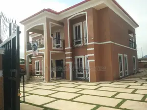 7bdrm Mansion in Skm, Tema Metropolitan for sale