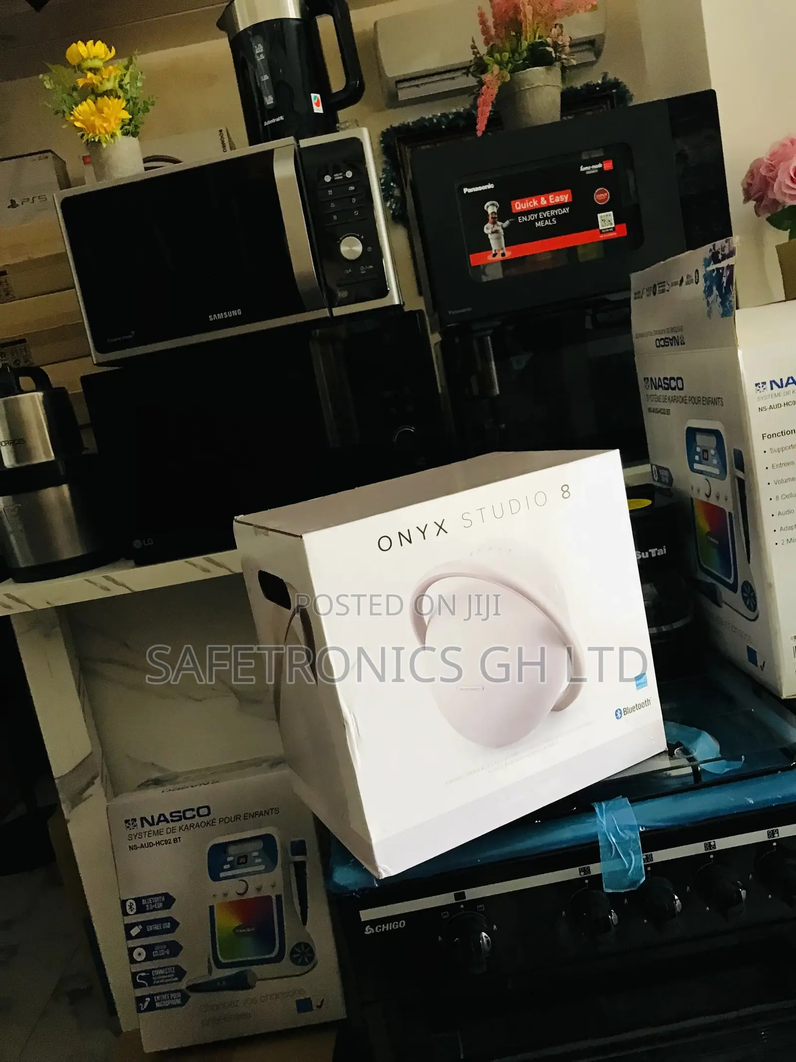 Wireless Gold Bluetooth Harman Kardon Onyx Studio 8 Speaker