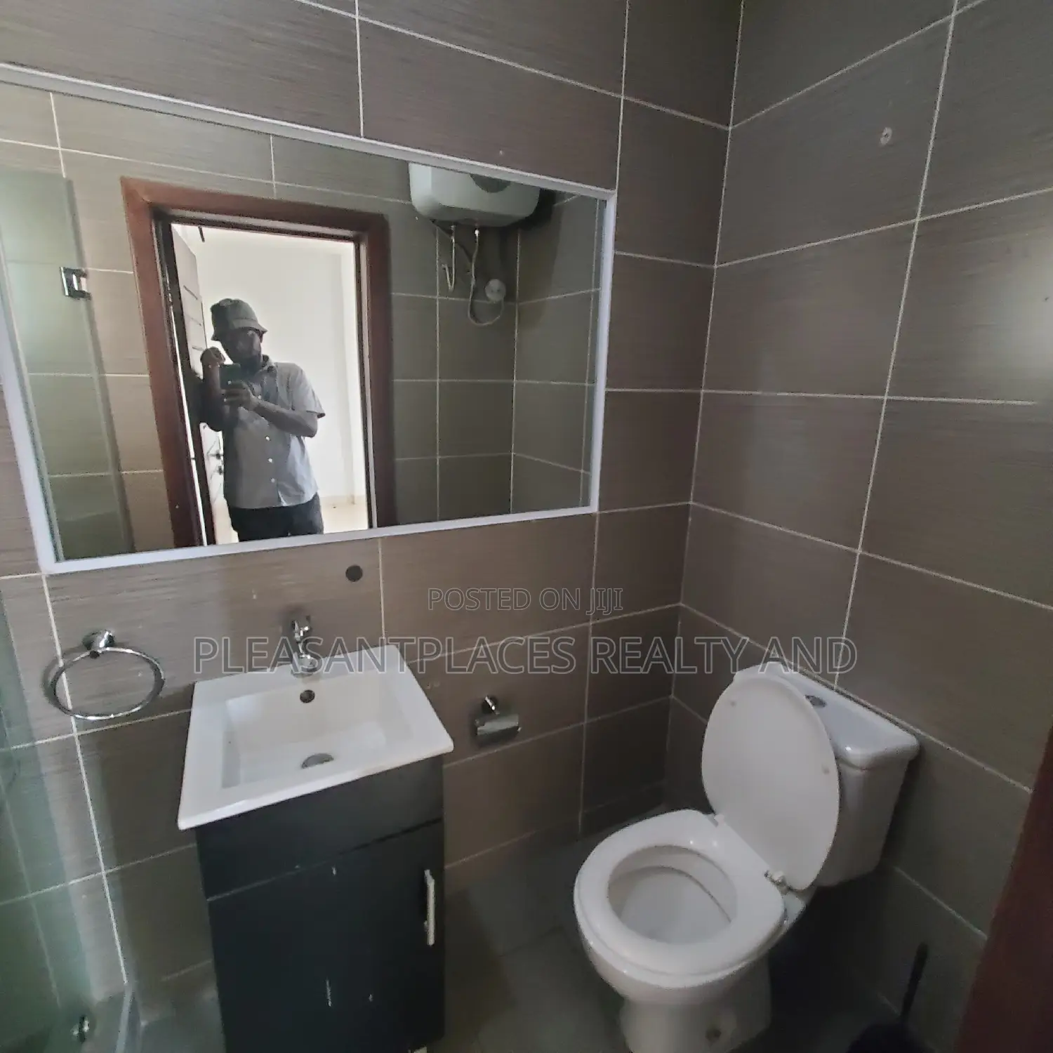 2bdrm Apartment in Pleasantplaces, Adjiriganor for rent