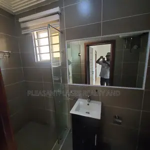 2bdrm Apartment in Pleasantplaces, Adjiriganor for rent