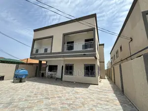 5bdrm Mansion in Lakeside for sale