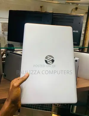 Laptop HP 15-dw1197nia 8GB Intel Core i5 SSD 256GB