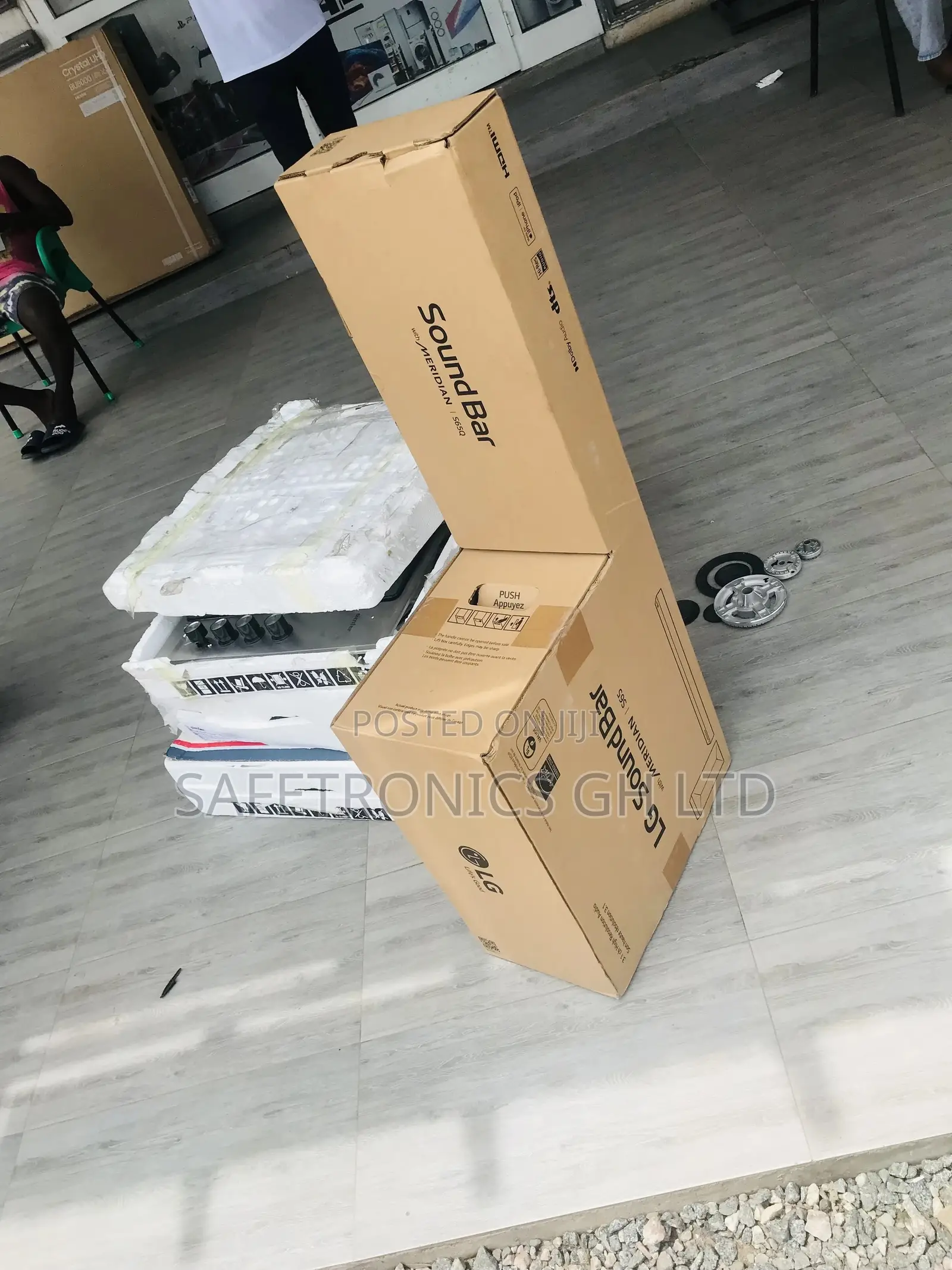 S65Q Lg Black Bluetooth Wireless Electric Soundbar