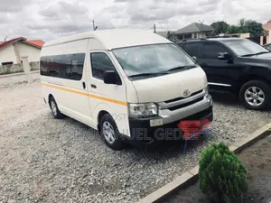 Toyota Hiace Rental (14 Seater)