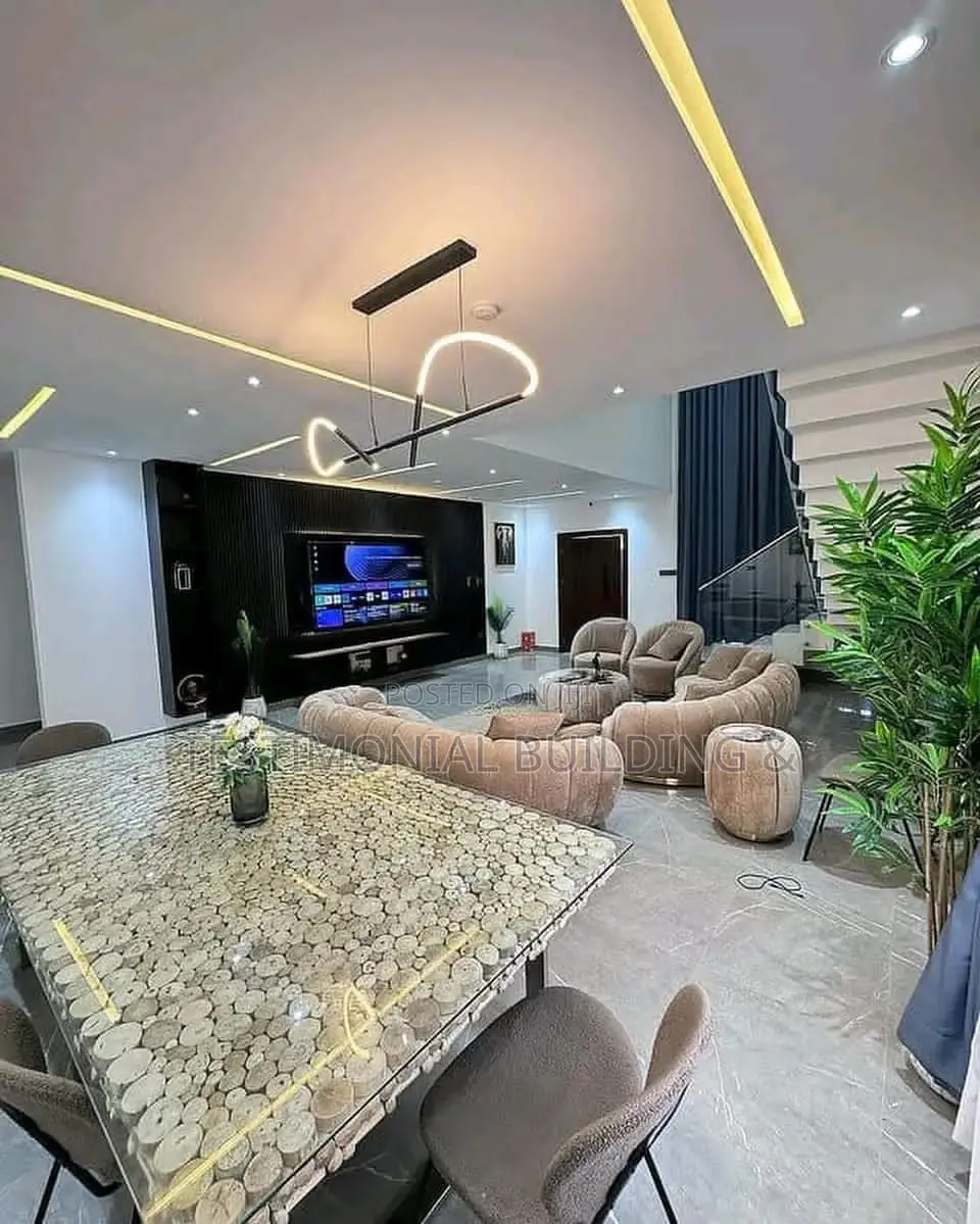 Furnished 4bdrm House in Testimonial Building, School Junction