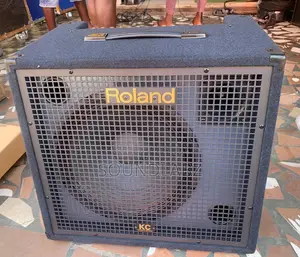 Roland Kc-550 4-channel 180-watt 1x15" Keyboard Combo