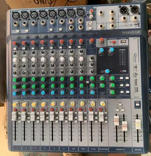Soundcraft Signature 12 Analog 12-channel Mixer