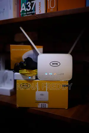 Universal S20 CAT4 Router With Its Power-Bank
