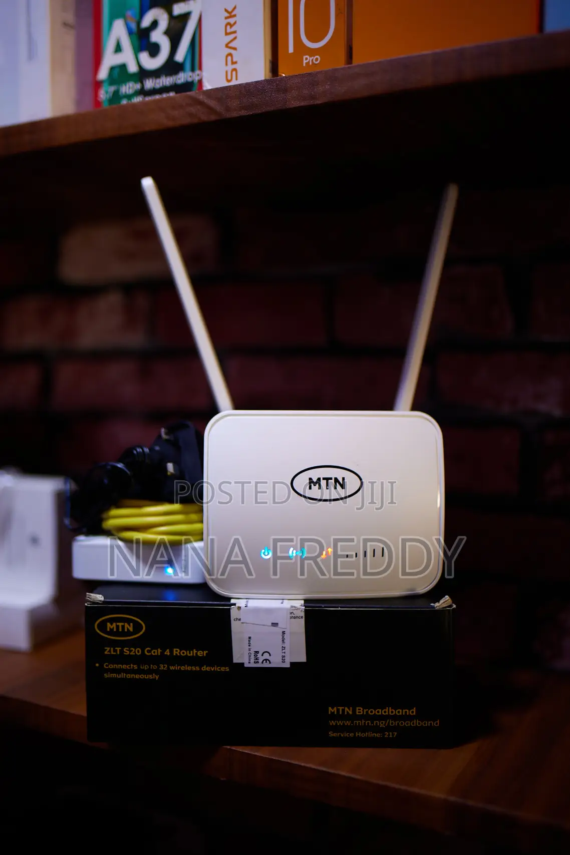 Universal S20 CAT4 Router With Its Power-Bank