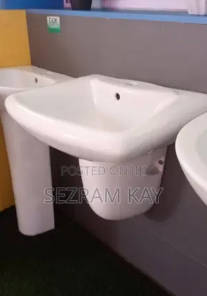 Short Pedestal Wash Hand Basin