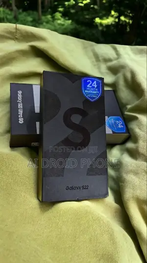 New Samsung Galaxy S22 5G 256 GB Gold