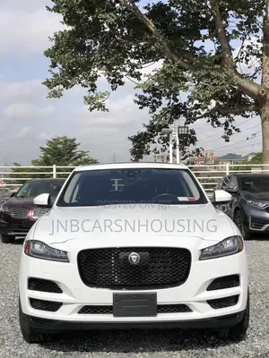 Jaguar F-Pace 20d Premium AWD 2019 White
